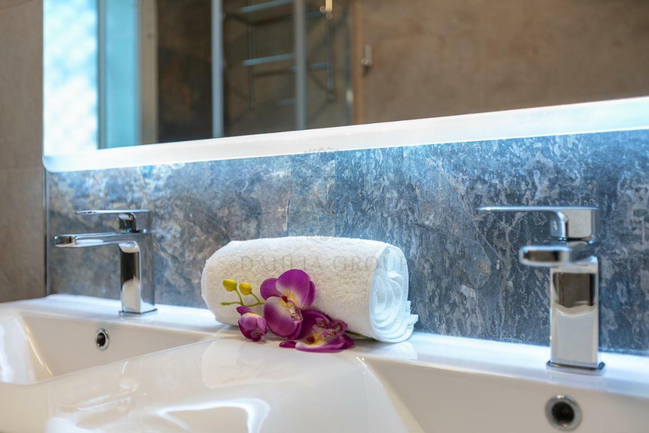 El Faro Beach Apartment By Dahlia Group Estepona Bagian luar foto