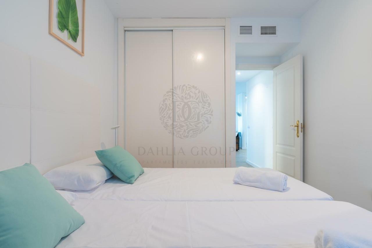 El Faro Beach Apartment By Dahlia Group Estepona Bagian luar foto